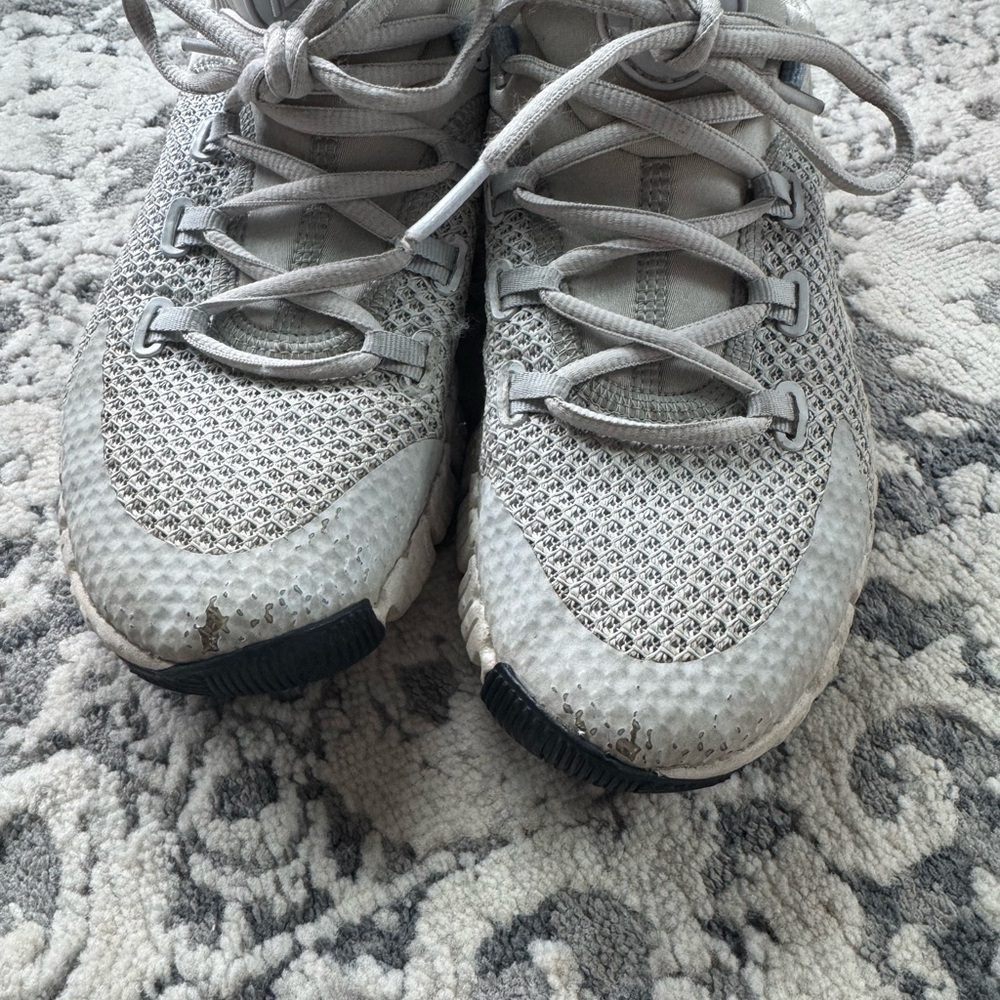 Nike Metcon 4 grey and white